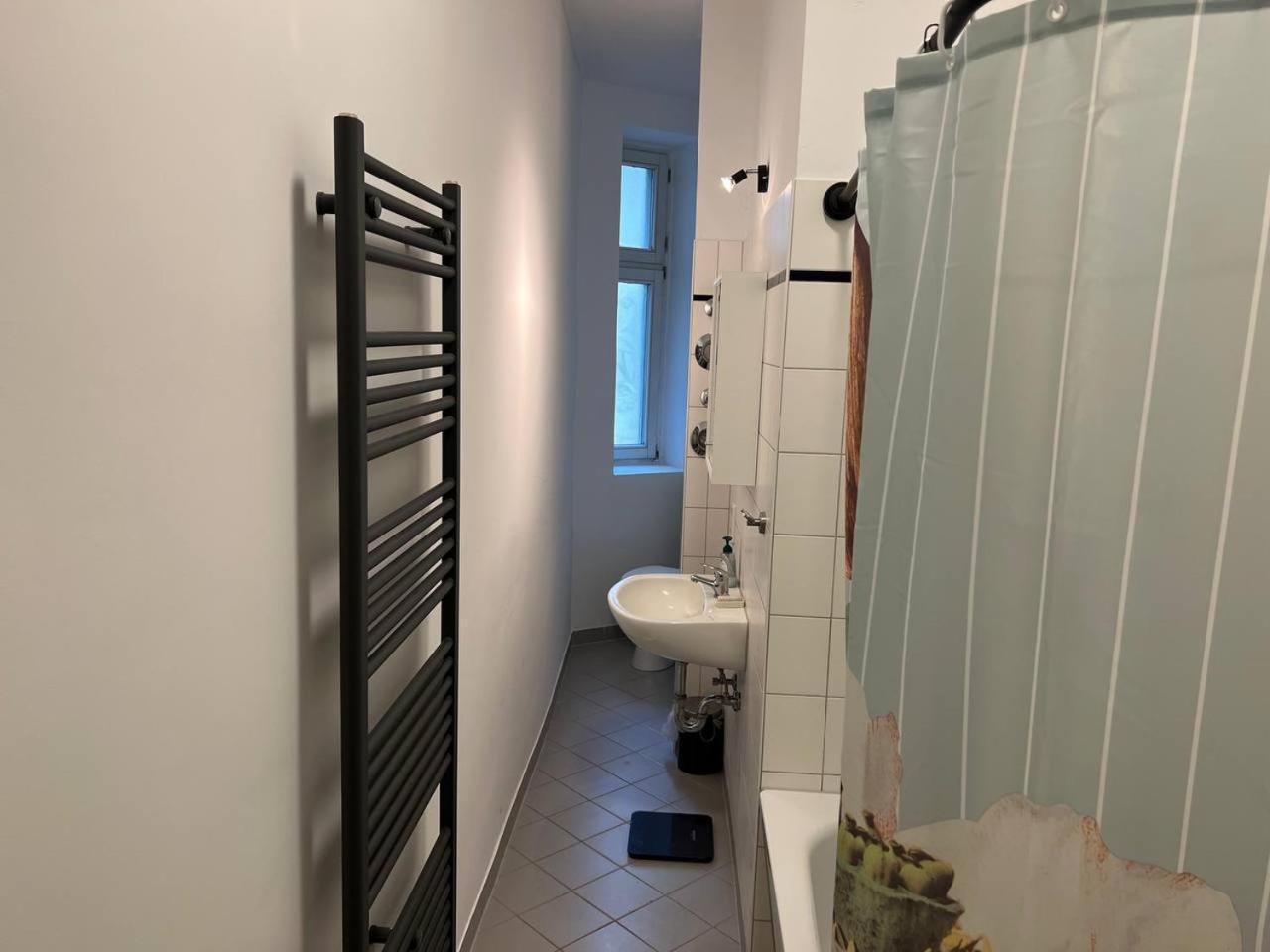 Stylish 2-Room Apartment With Balcony Next To East Side Gallery 베를린 외부 사진