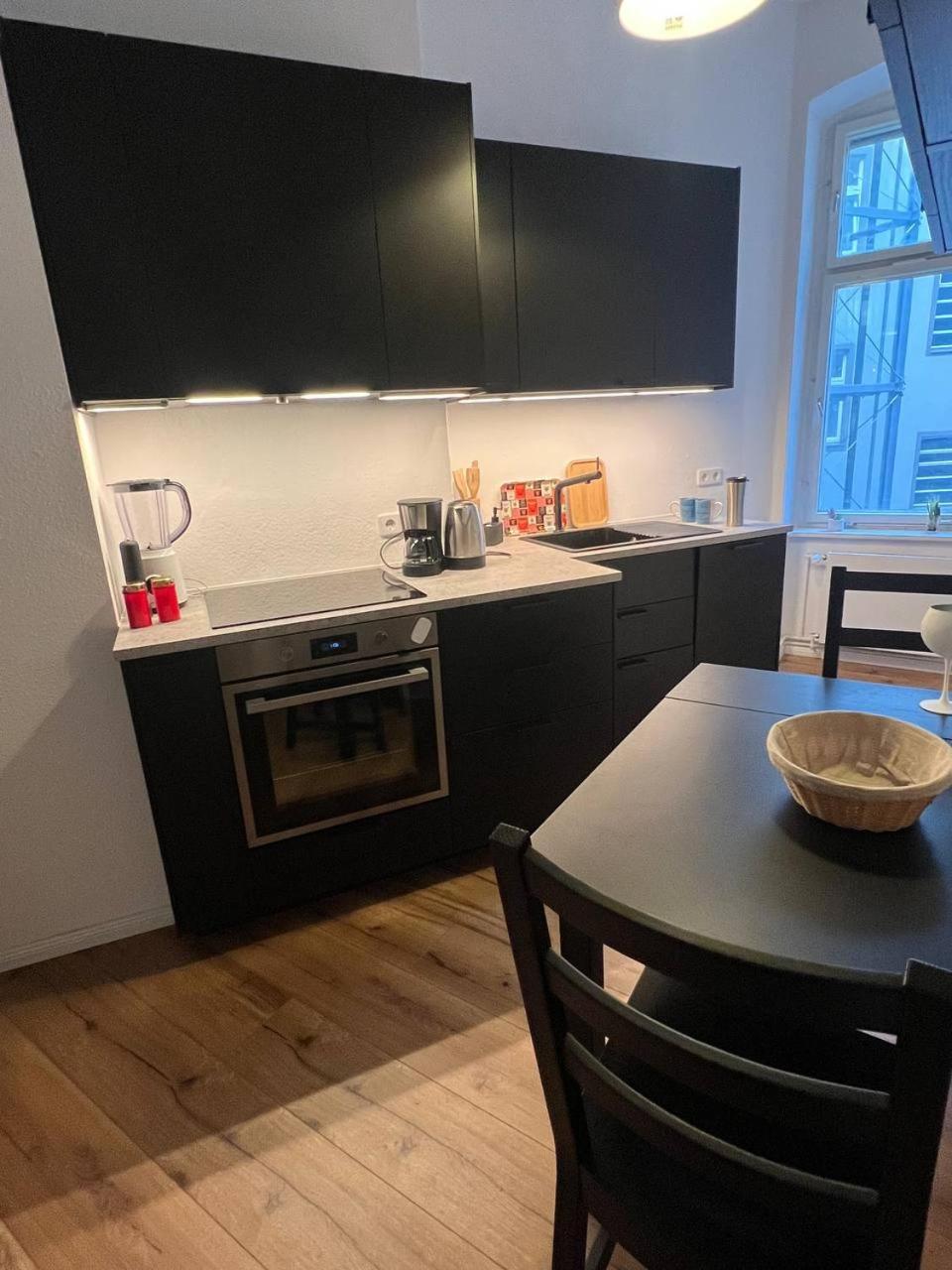 Stylish 2-Room Apartment With Balcony Next To East Side Gallery 베를린 외부 사진