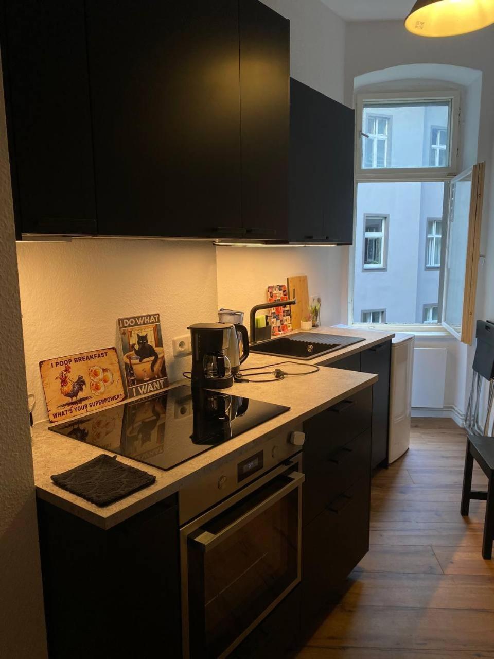 Stylish 2-Room Apartment With Balcony Next To East Side Gallery 베를린 외부 사진